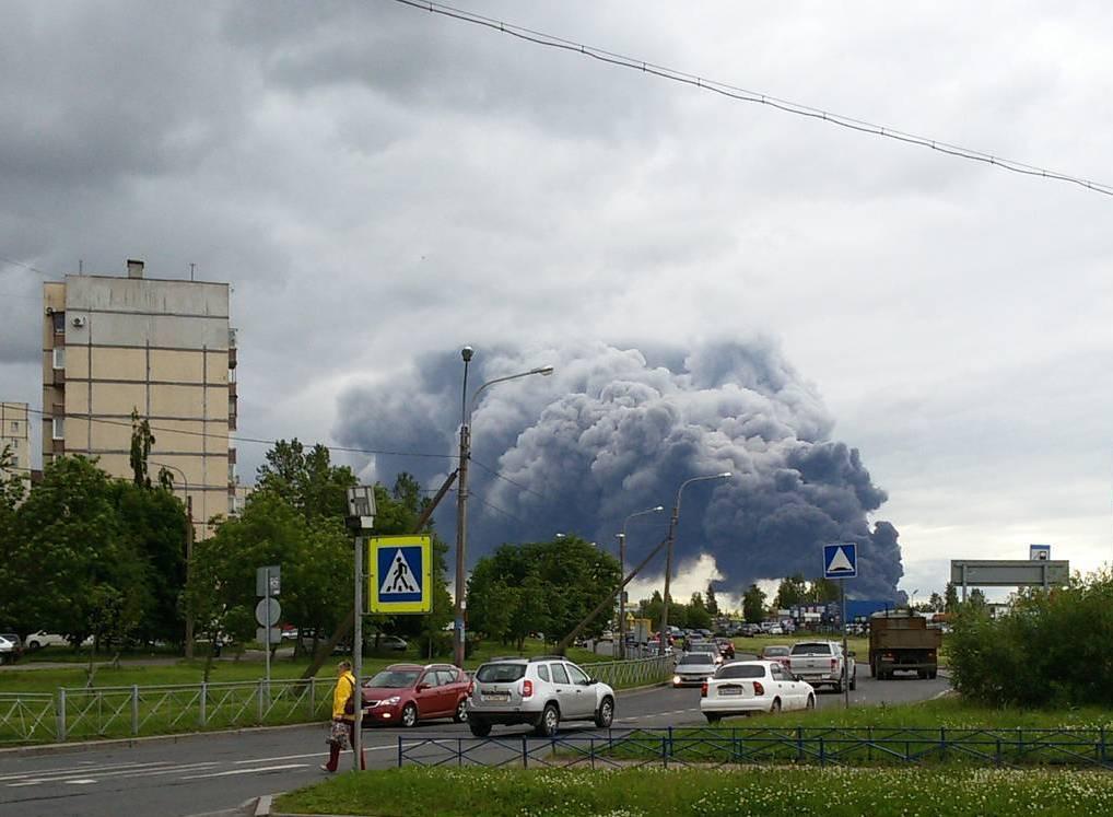 На юге Петербурга потушен пожар на площади почти 5 тыс. квадратных метров